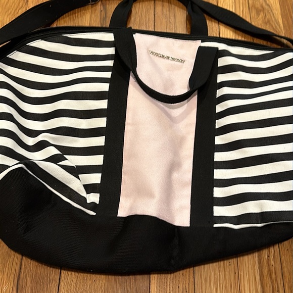 Victoria’s Secret Weekender Bag - Picture 3 of 12